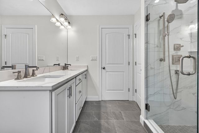 16 Skyline Dr, Billerica, MA 01821