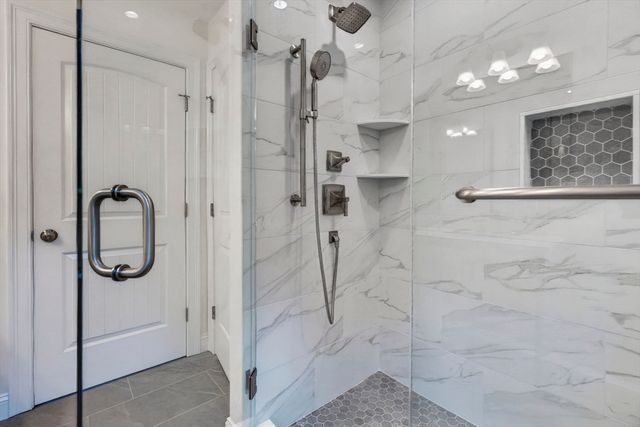 16 Skyline Dr, Billerica, MA 01821