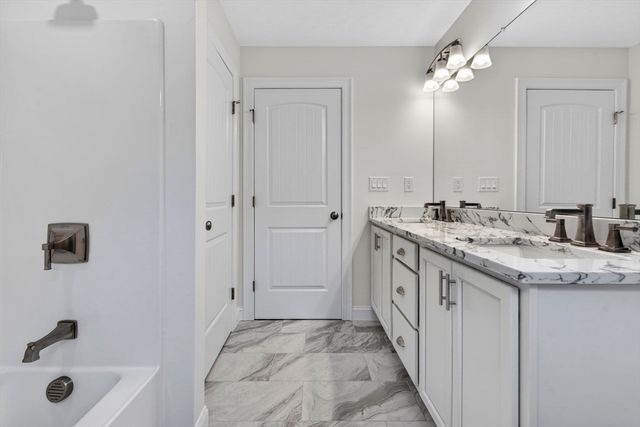 16 Skyline Dr, Billerica, MA 01821