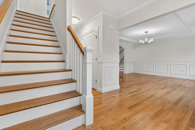 16 Skyline Dr, Billerica, MA 01821
