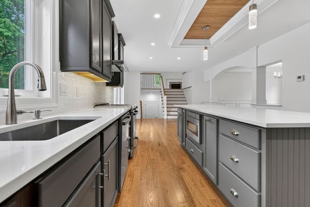 16 Skyline Dr, Billerica, MA 01821