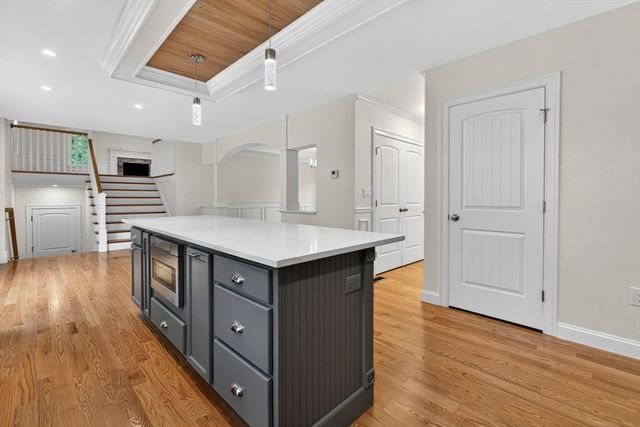16 Skyline Dr, Billerica, MA 01821