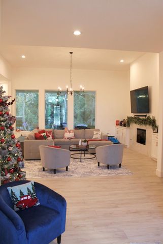 145 Pine Branch Drive, Montgomery, TX 77356