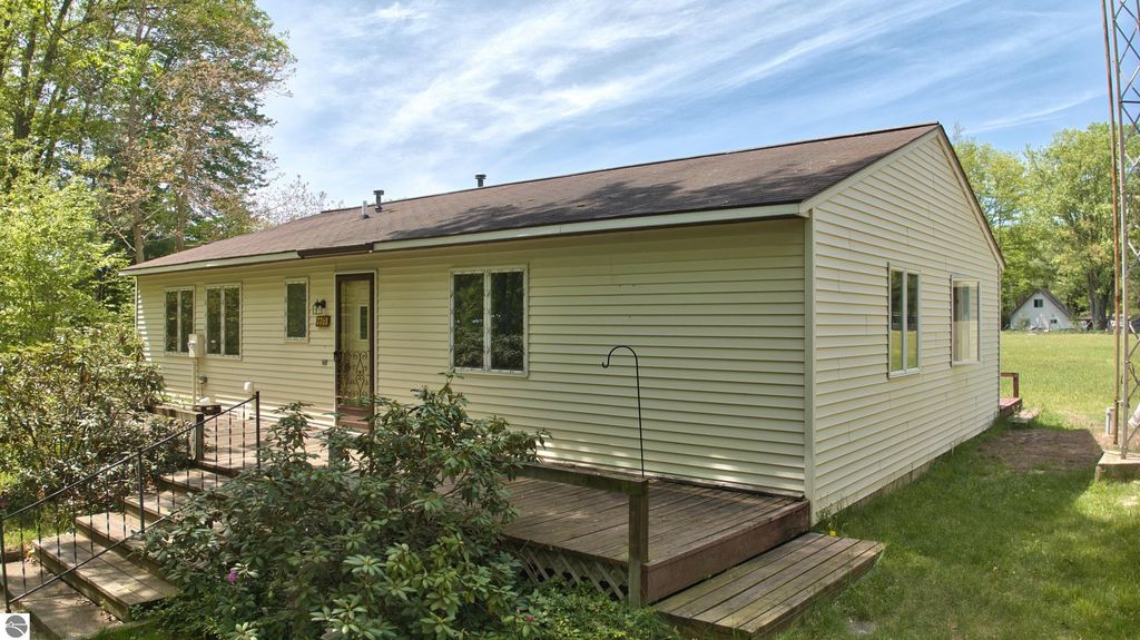 Image 7 of property listing at 7768 S Airpark Road, Weidman, MI 48893