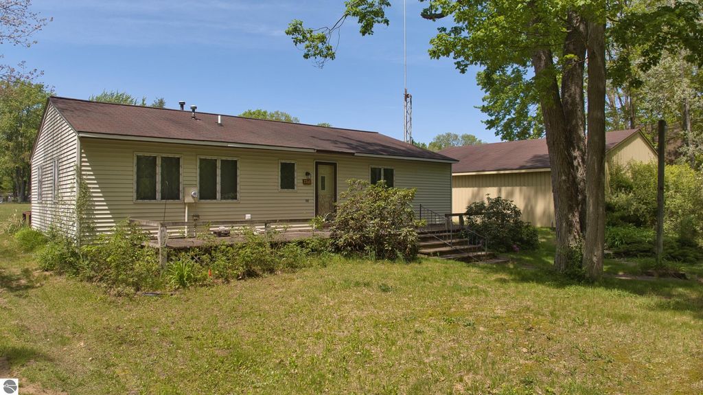 Image 9 of property listing at 7768 S Airpark Road, Weidman, MI 48893