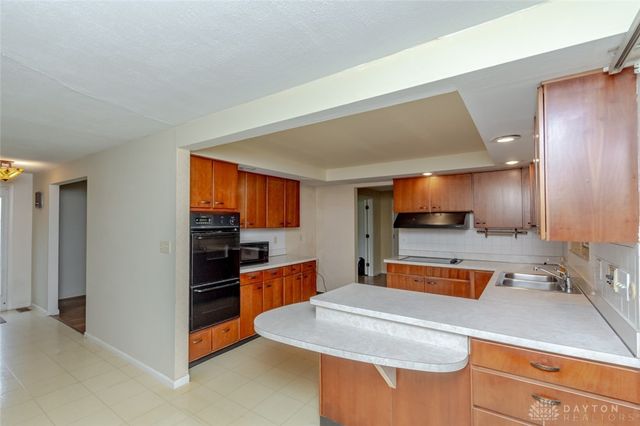 654 Sartell Drive, Fairborn, OH 45324