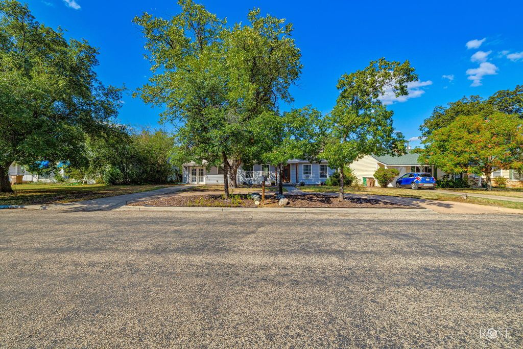 Image 3 of property listing at 2312 Live Oak Street, San Angelo, TX 76901