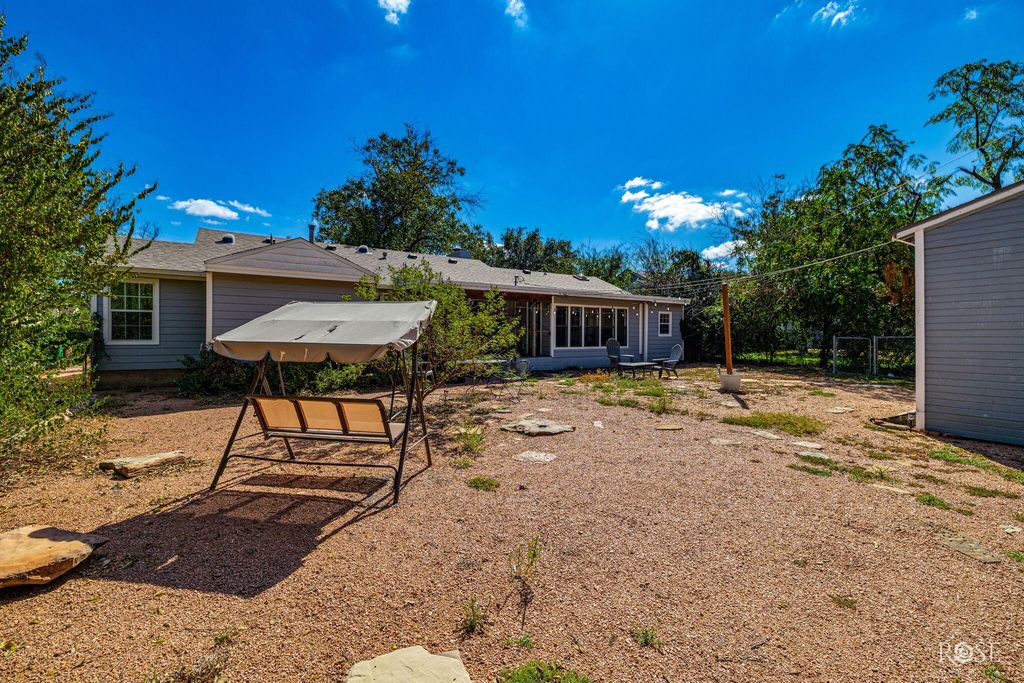 Image 37 of property listing at 2312 Live Oak Street, San Angelo, TX 76901