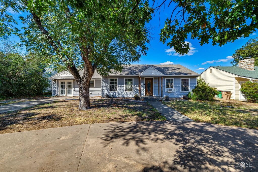 Image 5 of property listing at 2312 Live Oak Street, San Angelo, TX 76901