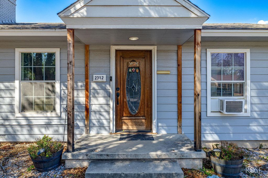 Image 6 of property listing at 2312 Live Oak Street, San Angelo, TX 76901