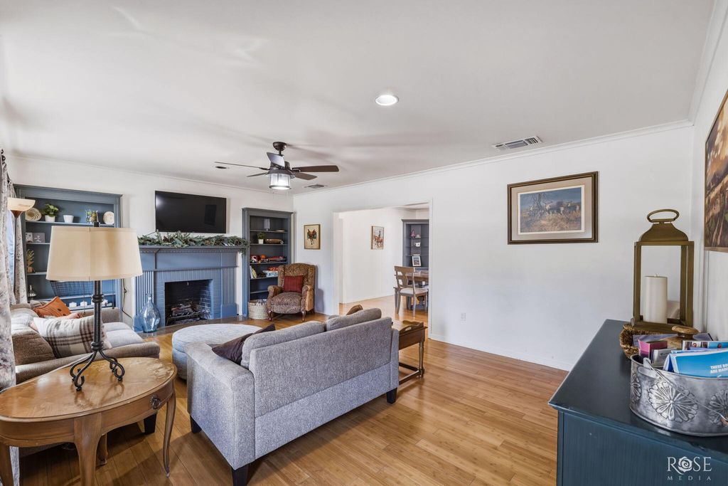 Image 7 of property listing at 2312 Live Oak Street, San Angelo, TX 76901