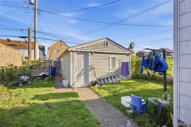 2374 Burger Street, Hamtramck, MI 48212