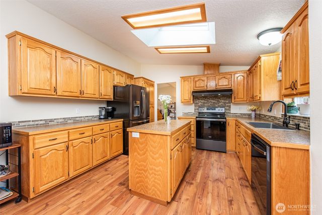 571 Lewis Road, Port Angeles, WA 98362