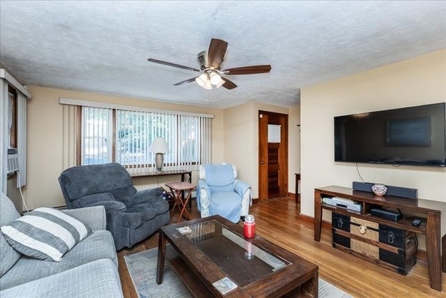 520 Jackson St, Methuen, MA 01844