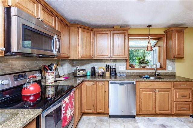 520 Jackson St, Methuen, MA 01844