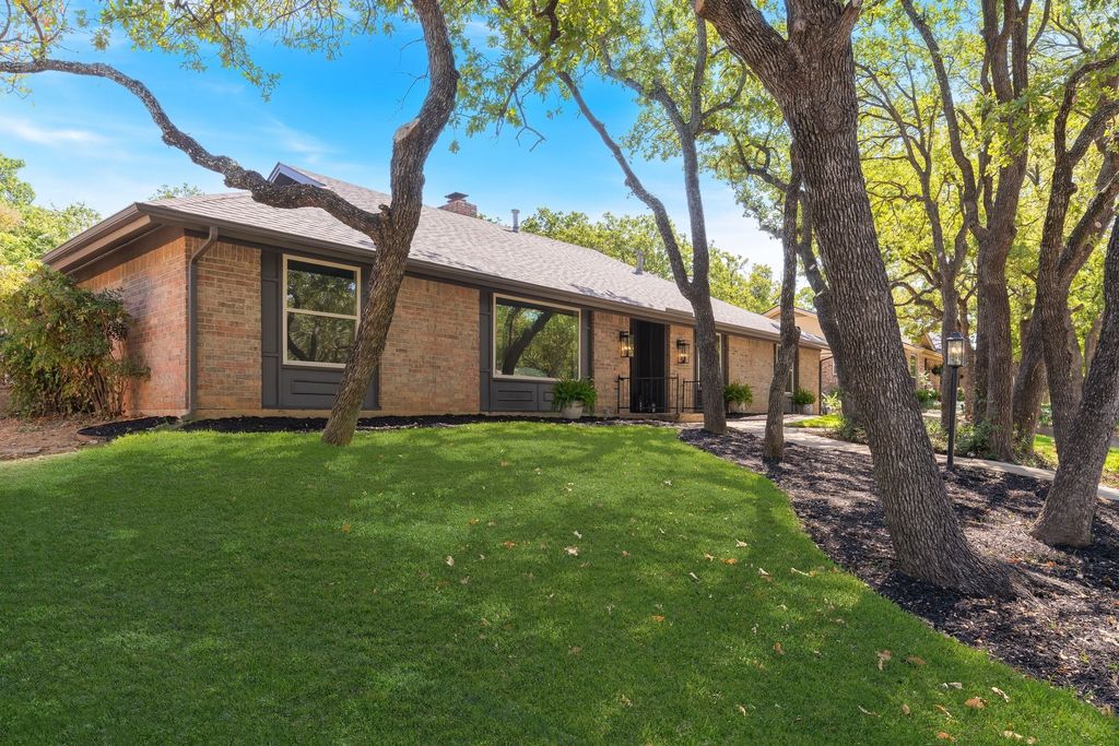 2844 Hurstview Drive, Hurst, TX 76054 — photo 2