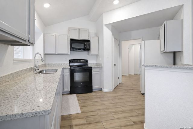 8104 Forest Bow, Live Oak, TX 78233