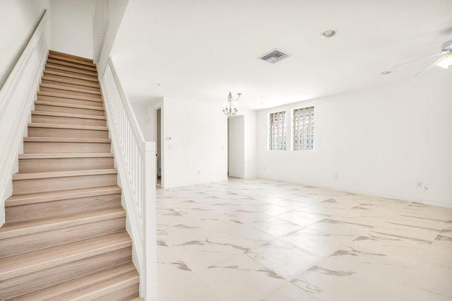 540 Amador Lane 6, West Palm Beach, FL 33401