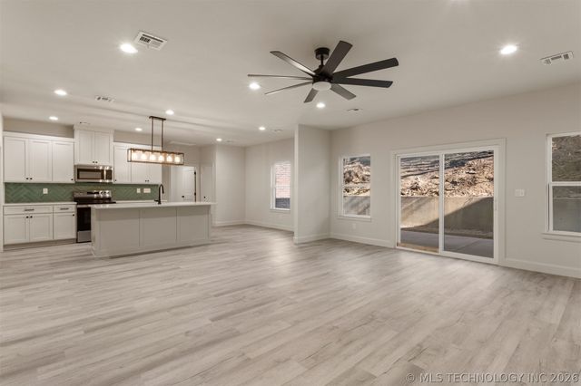 13835 E 27th Place, Tulsa, OK 74134