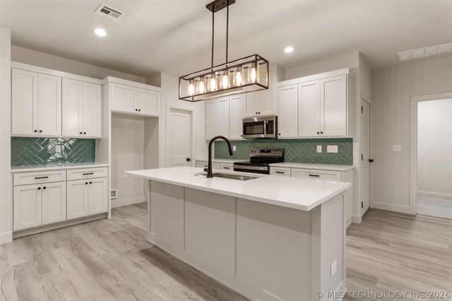 13835 E 27th Place, Tulsa, OK 74134