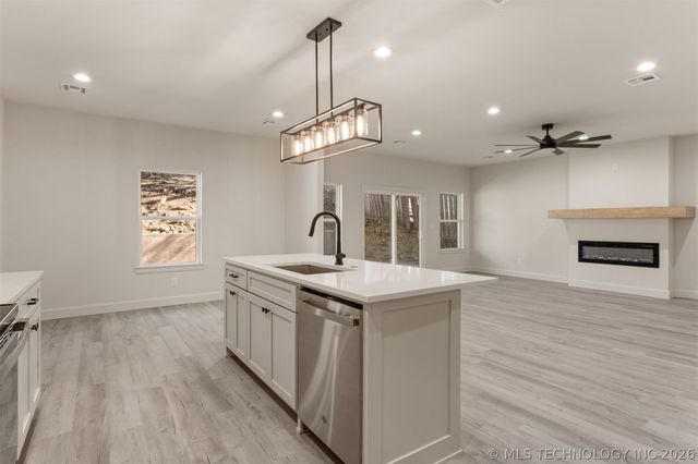 13835 E 27th Place, Tulsa, OK 74134