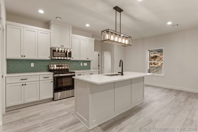 13835 E 27th Place, Tulsa, OK 74134