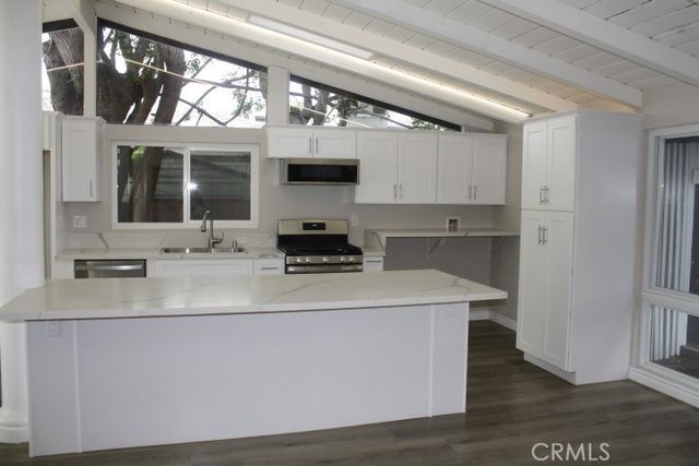 15814 Septo Street, North Hills, CA 91343