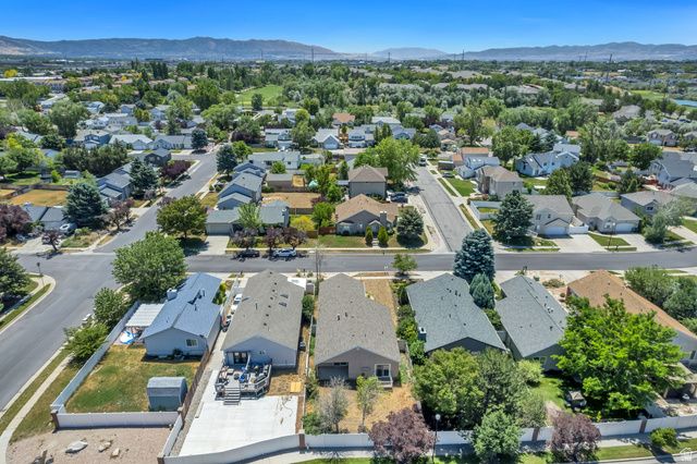828 W CHARTRES AVE, Sandy, UT 84070