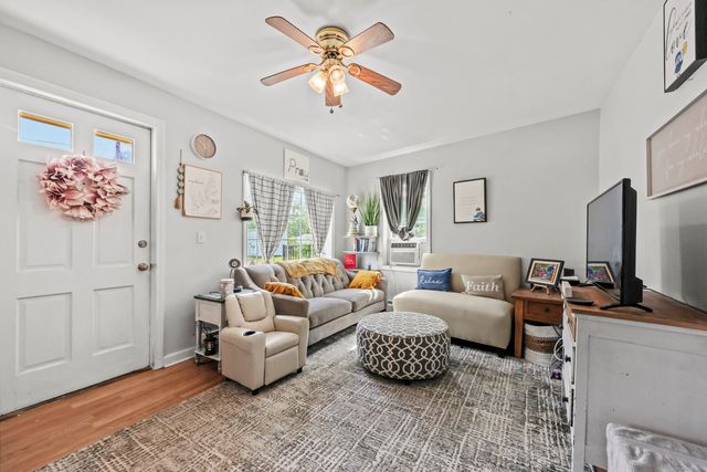 23 Hotchkiss Street, Middletown, CT 06457