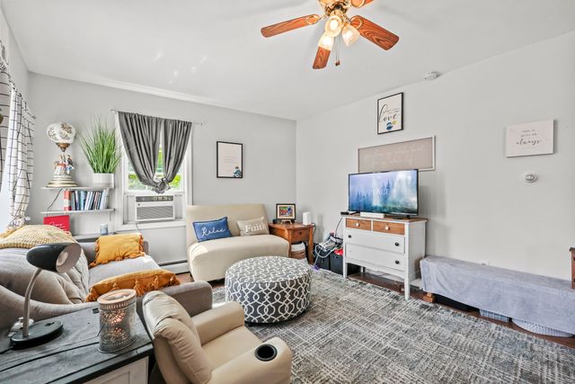 23 Hotchkiss Street, Middletown, CT 06457