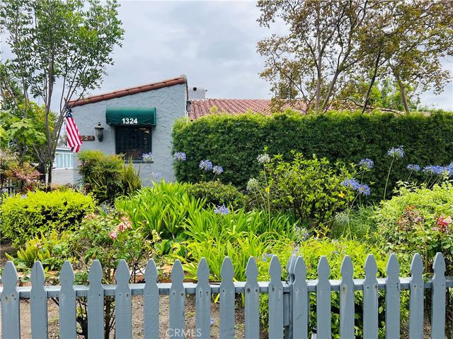 1324 E Chapman, Orange, CA 92866