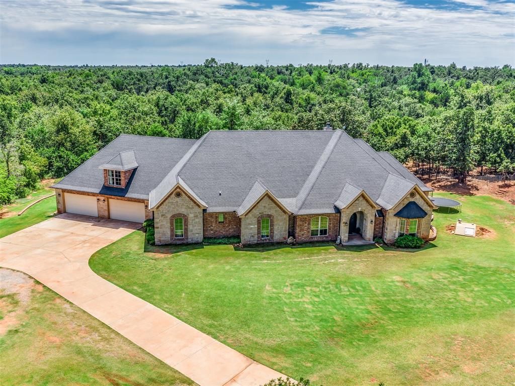 18700 HICKORY HOLLOW Drive, Harrah, OK 73045