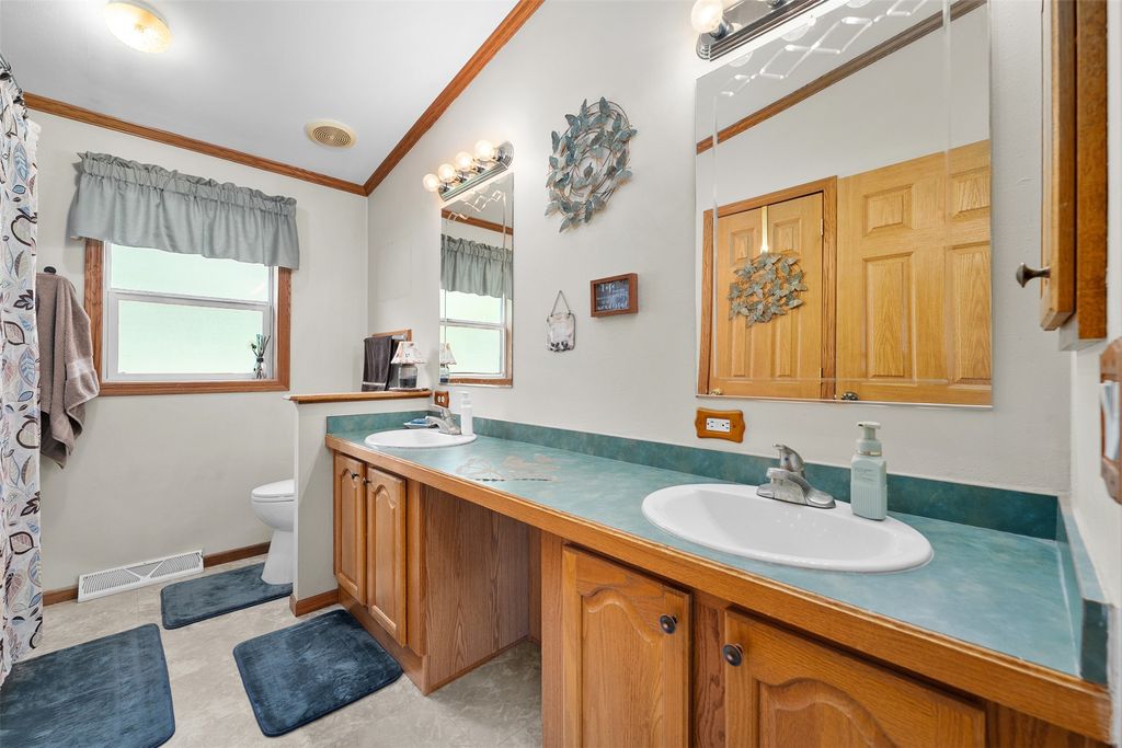 Image 31 of property listing at W366 Albany K, Mondovi, WI 54755