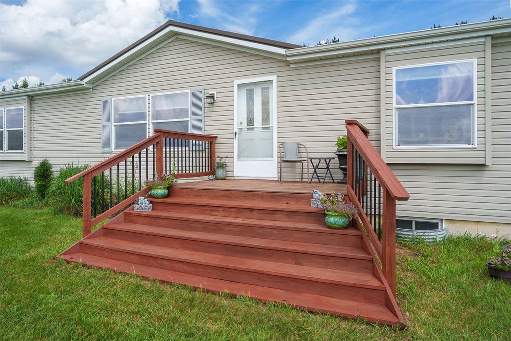 Image 4 of property listing at W366 Albany K, Mondovi, WI 54755