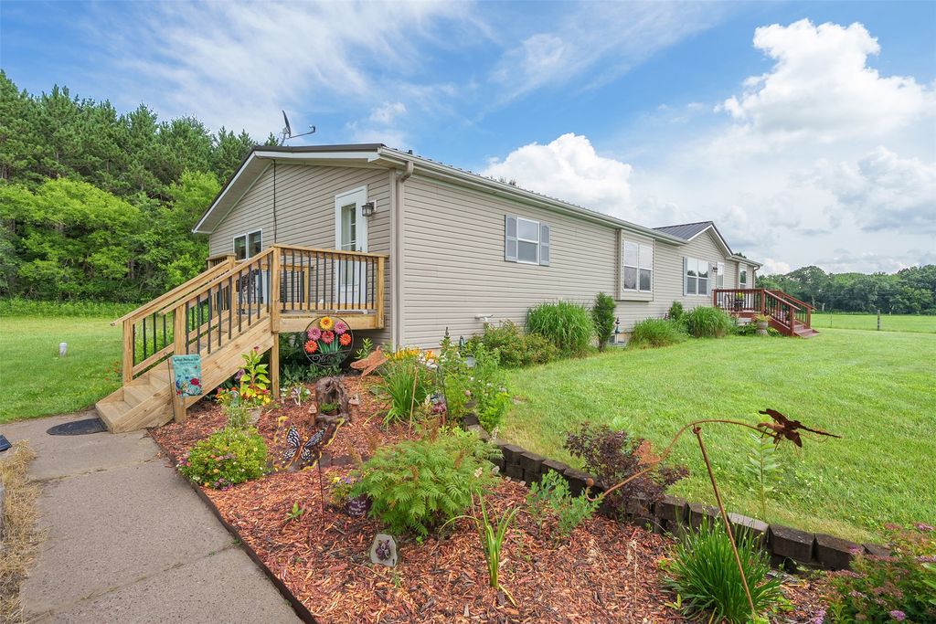Image 5 of property listing at W366 Albany K, Mondovi, WI 54755