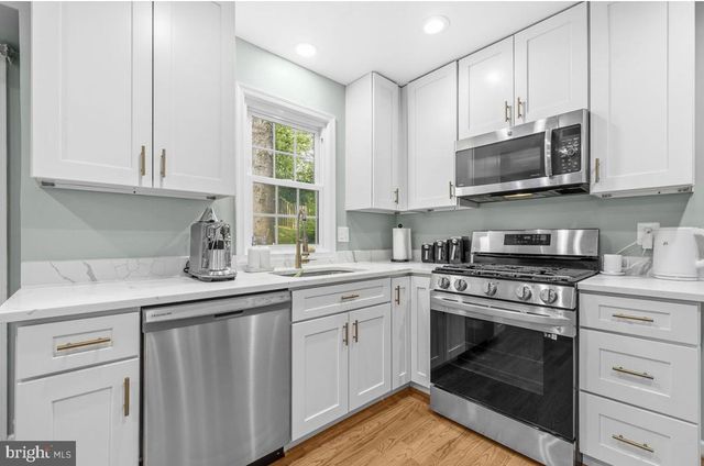 8853 APPLECROSS LN, Springfield, VA 22153