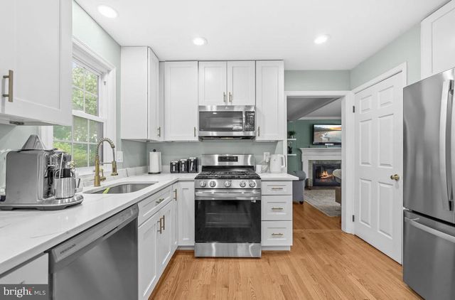 8853 APPLECROSS LN, Springfield, VA 22153