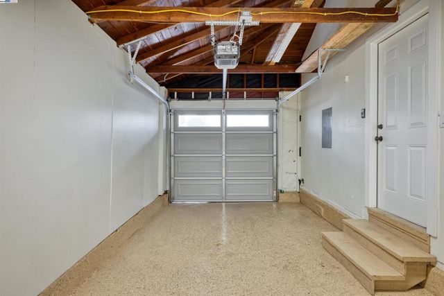 577 Capistrano Dr, Oakland, CA 94603