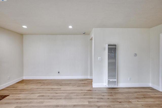 577 Capistrano Dr, Oakland, CA 94603