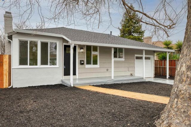 577 Capistrano Dr, Oakland, CA 94603
