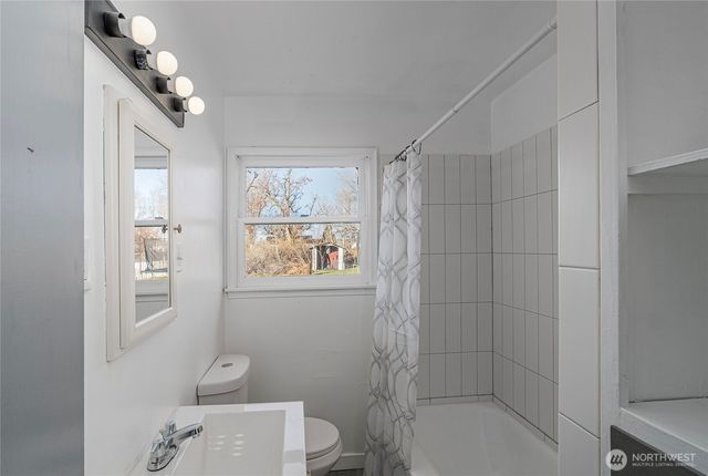 1820 W Lakeside Drive, Moses Lake, WA 98837