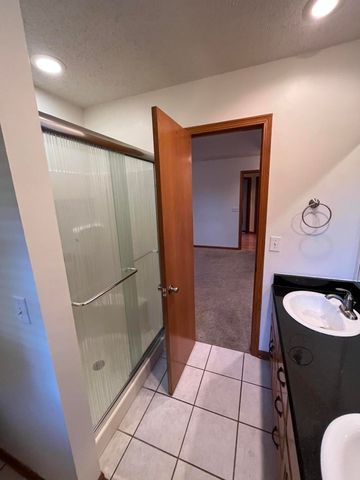 3700 E Dartmoor Court, Springfield, MO 65802
