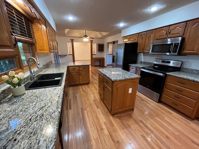 3700 E Dartmoor Court, Springfield, MO 65802