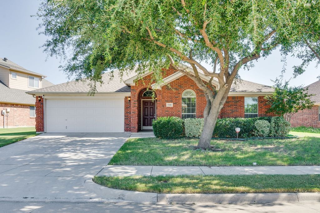 5208 Brookside Drive, Denton, TX 76226