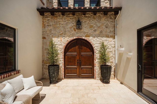 16037 W Junaluska Way, Pacific Palisades, CA 90272