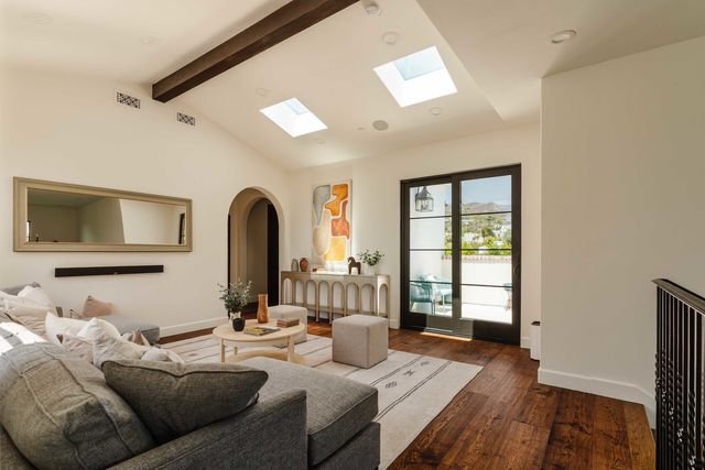 16037 W Junaluska Way, Pacific Palisades, CA 90272