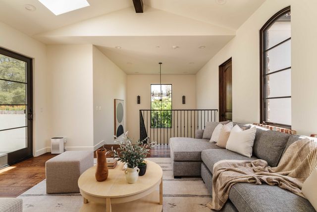16037 W Junaluska Way, Pacific Palisades, CA 90272