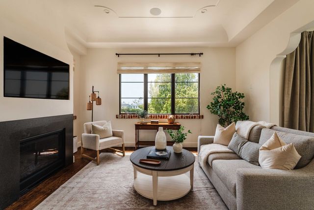16037 W Junaluska Way, Pacific Palisades, CA 90272