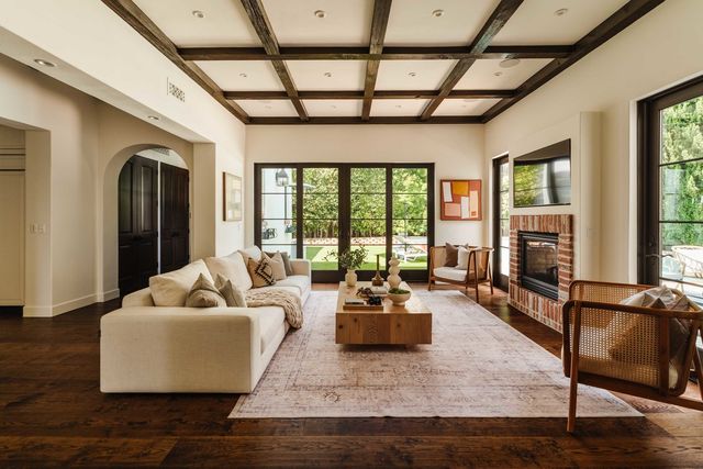 16037 W Junaluska Way, Pacific Palisades, CA 90272