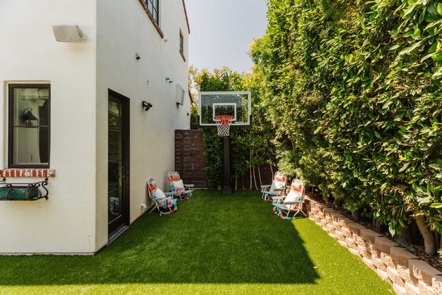 16037 W Junaluska Way, Pacific Palisades, CA 90272